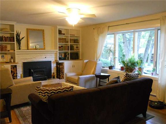 5th image of 162 Maplewood Dr