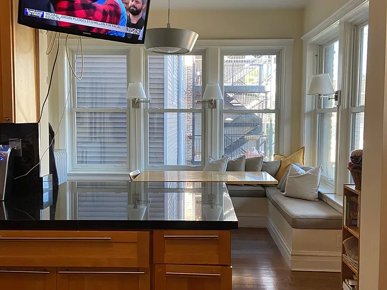 1431 W Rascher Ave #1E — Photo 10