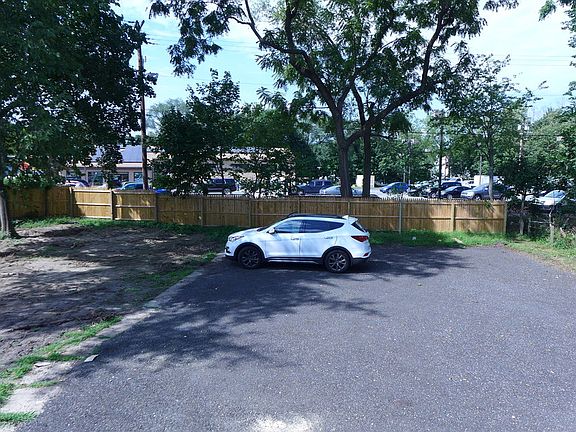 4th image of 203 E High St