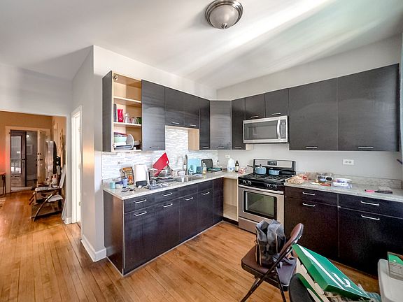 3rd image of 4711 N Albany Ave #2