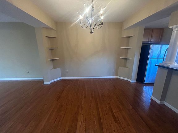4th image of 3859 Boulevard Heights Ct