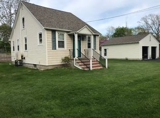 93 Monroe Dr, Mastic Beach, NY 11951