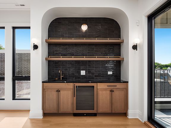5th image of 3617 N Magnolia Ave #1