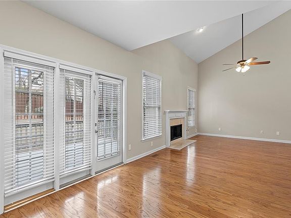 4th image of 105 Park Creek Dr