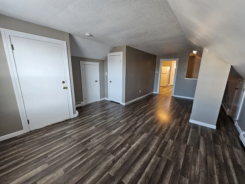 Building Photo - 415 Park Ave #3