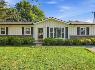1389 Meadowood Dr, Hixson, TN 37343