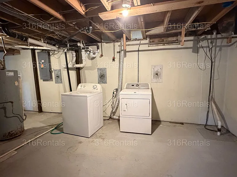 501 W Clark Ave — Photo 17