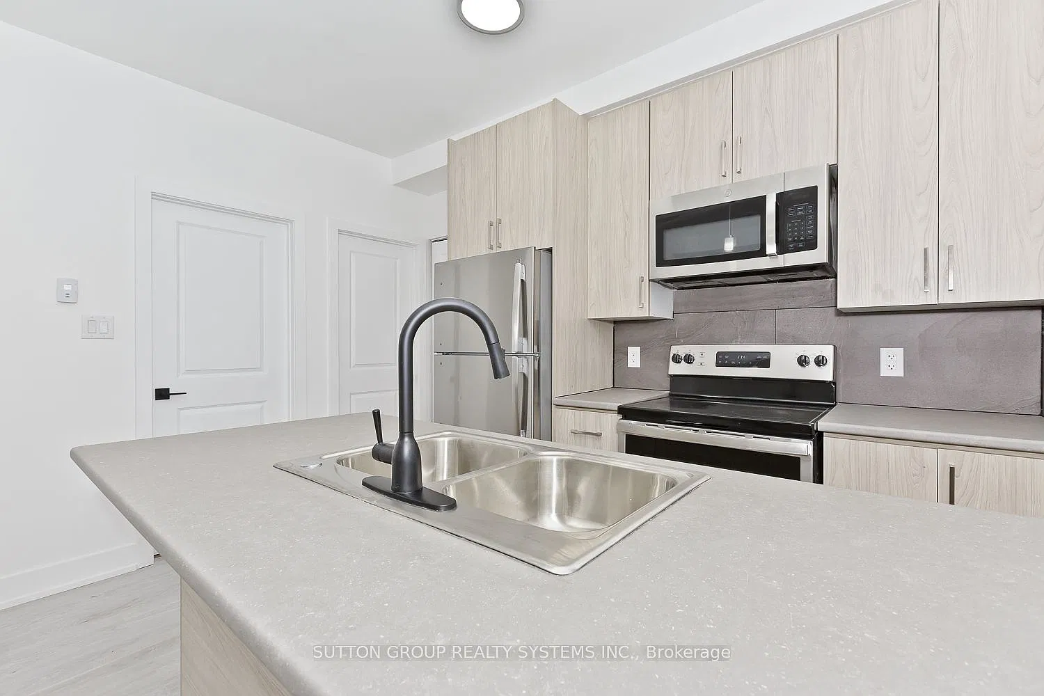 2 bed, $1,900 — Photo 3