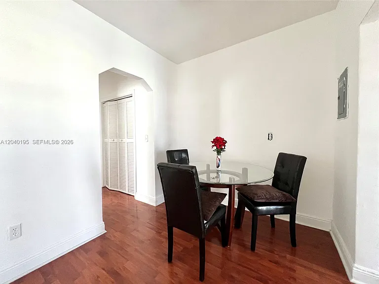 450 77th St #6 — Photo 5