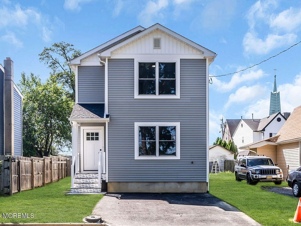 1st image of 430 Aumack Avenue