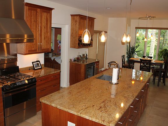 4th image of 3055 Shoreview Dr