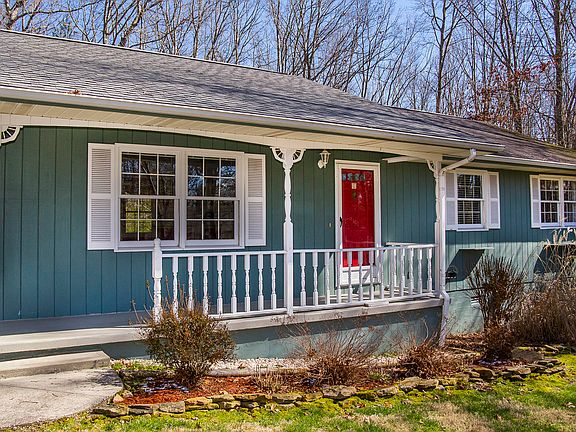 2nd image of 17 Oxford Cir