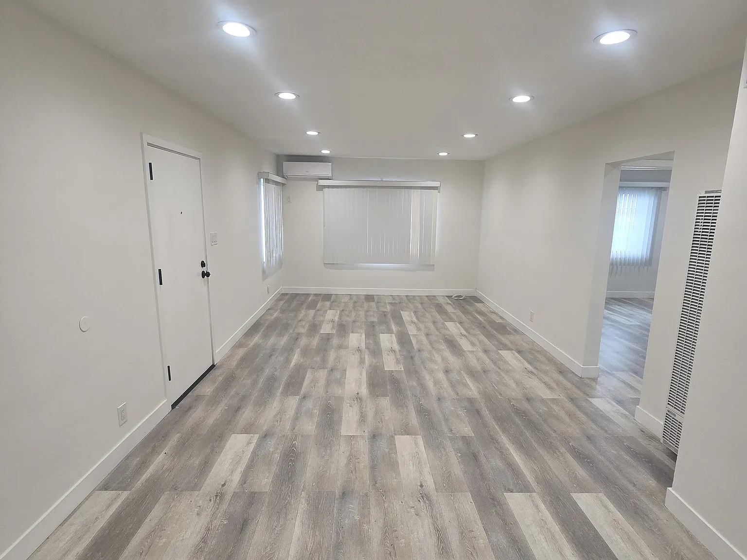 3 bed, 1000 sqft, $3,500 — Photo 1