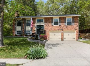 8922 Applecross Ln, Springfield, VA 22153