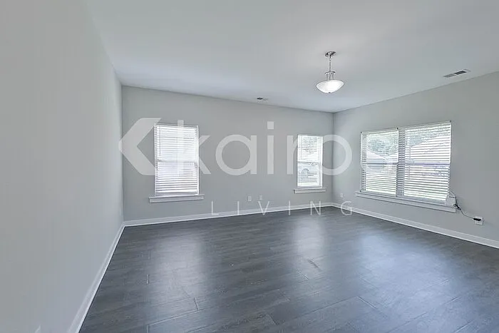 4 bed, 2.0 bath, 1802 sqft, $1,695 — Photo 4