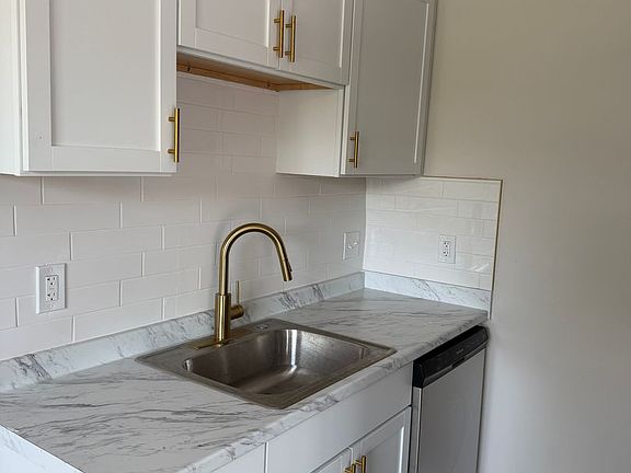 3rd image of 4238 Kugler Mill Rd #2.0