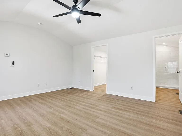127 Perry St — Photo 12