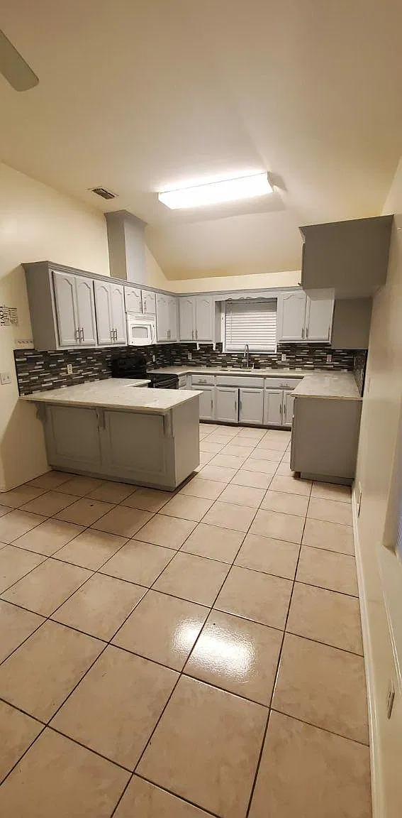 3 bed, 1225 sqft, $1,500 — Photo 2