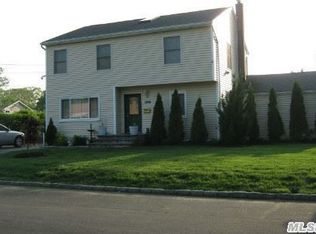 120 Eastwood Ave, Deer Park, NY 11729