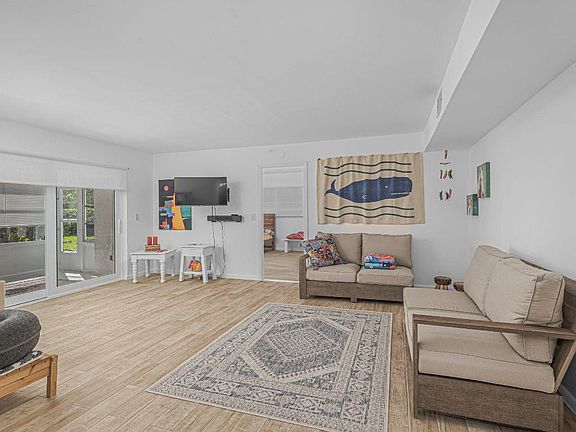 5th image of 1221 S Lakes End Dr #1