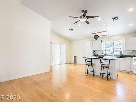 5th image of 9620 Sky Hollow Dr