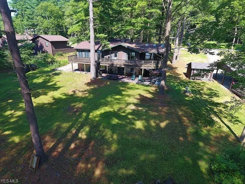 9012 N Shore Dr NE photo 1