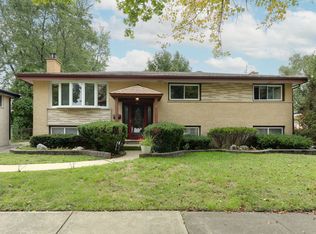 576 Forest Preserve Dr, Wood Dale, IL 60191