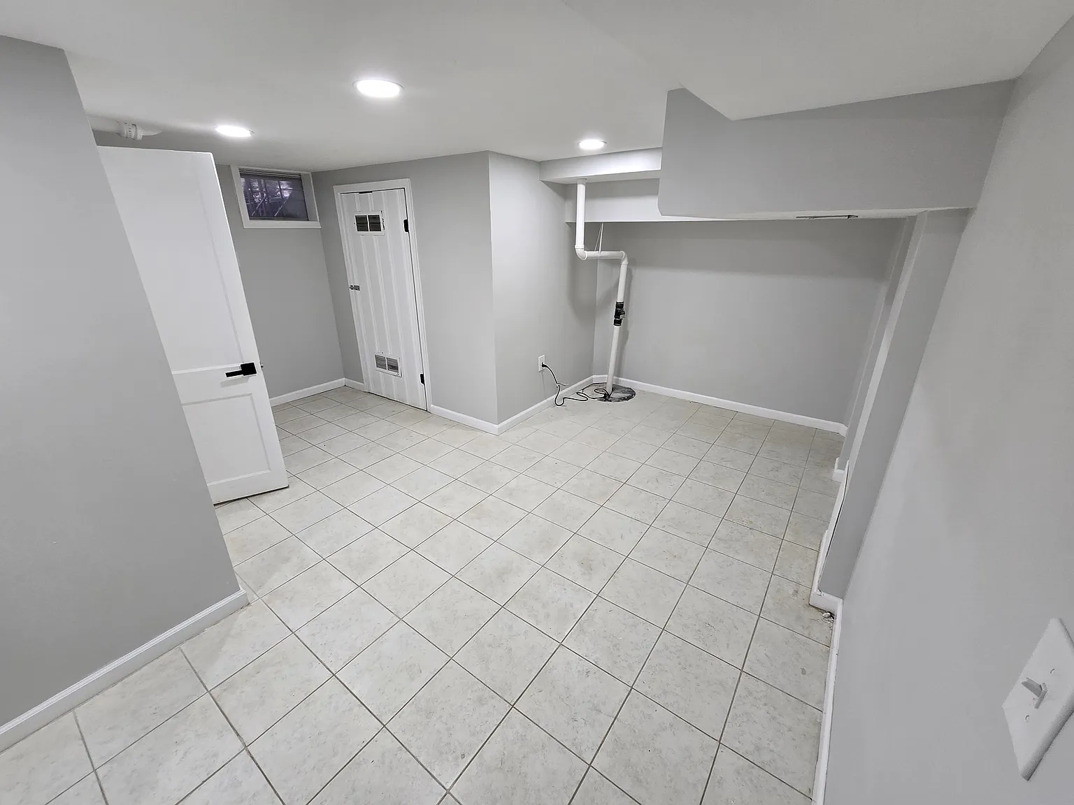 5 bed, 1216 sqft, $2,350 — Photo 1