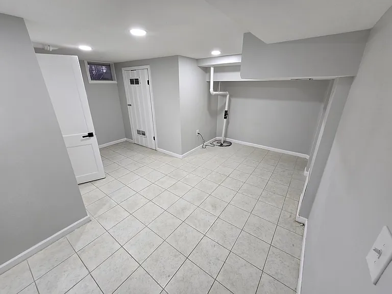 2814 E Federal St — Photo 1
