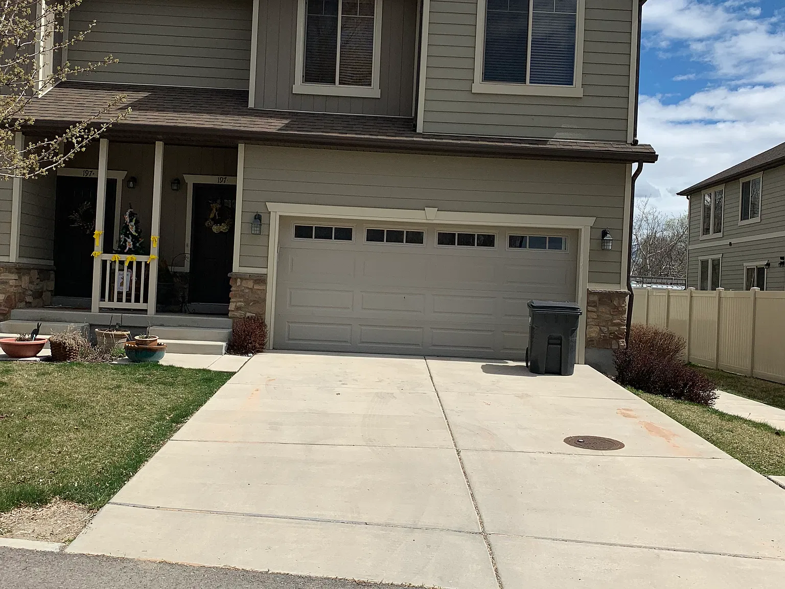 3 bed, 2.5 bath, 2335 sqft, $2,100 — Photo 1