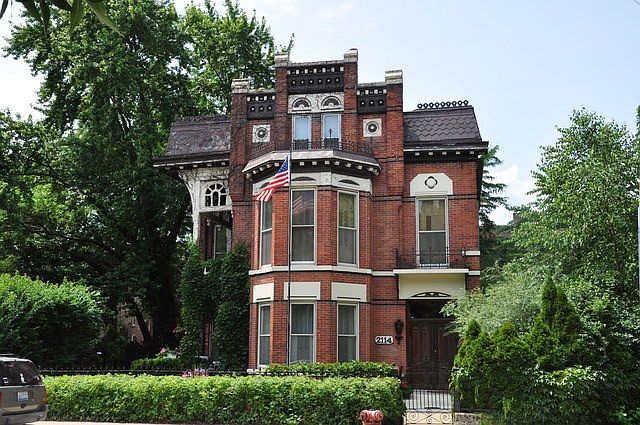 1st image of 2114 N Lincoln Ave