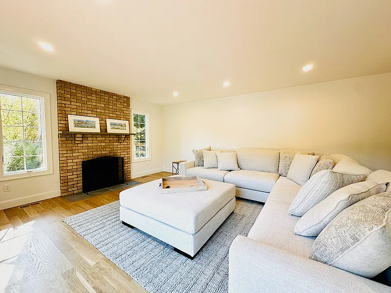 10 Ginny Ln — Photo 8