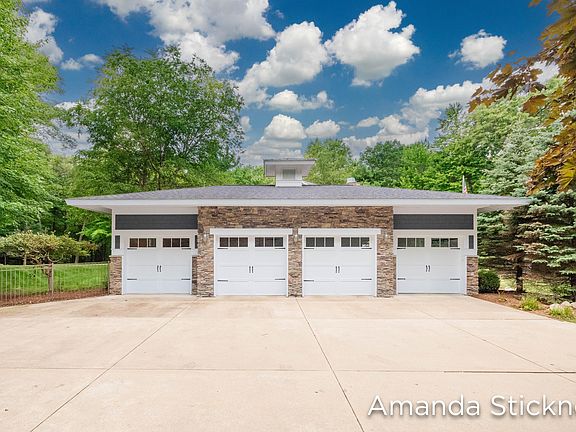 3rd image of 8842 Beech Hill Ct NE