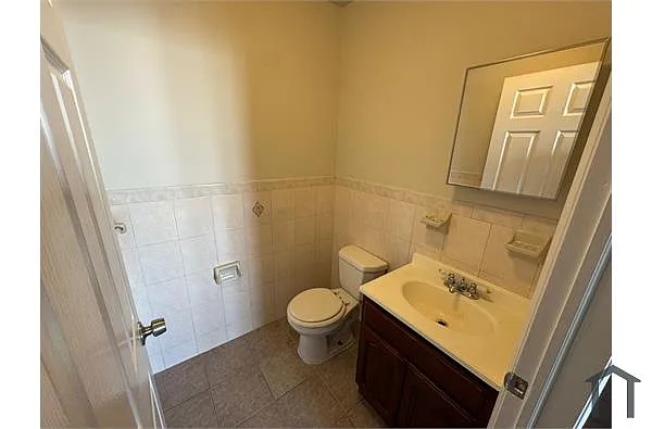 Building Photo - 79-83 Tillinghast St #3B