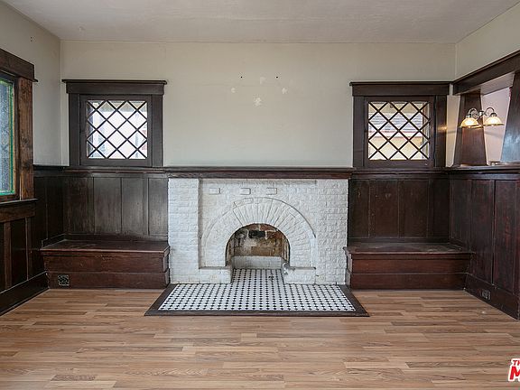5th image of 2661 Roseview Ave