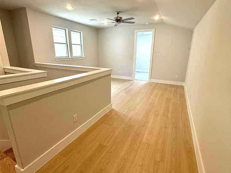 8289 Emsworth Dr — Photo 10