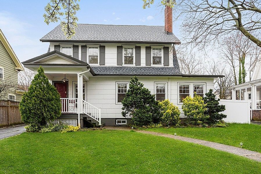 1st image of 28 University Ct