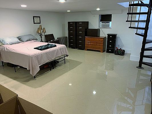 4th image of 23 W 82nd St APT D