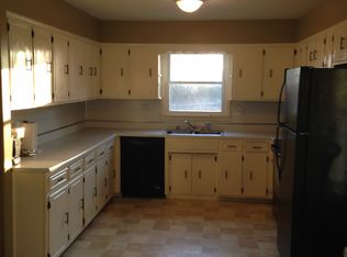 6090 Holy Cross Rd, Loretto, KY 40037