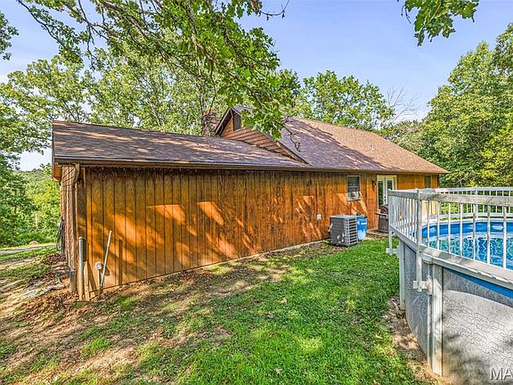 3rd image of 3183 Watson Rd
