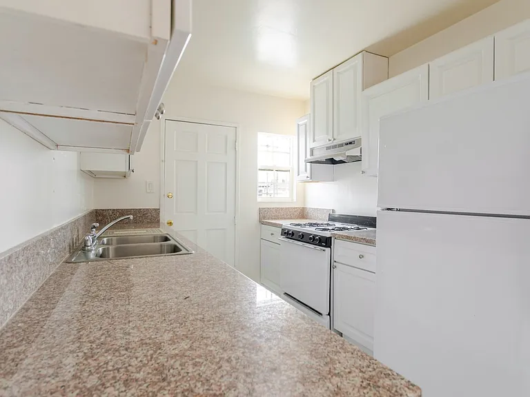 1708 S Crescent Heights Blvd — Photo 12