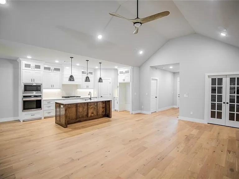 7843 Range Ave — Photo 4