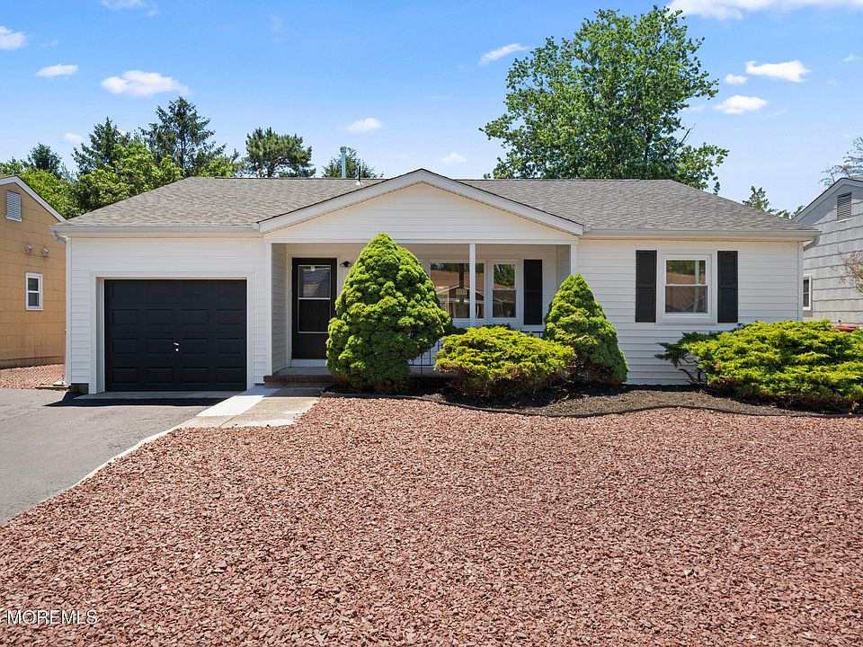 1st image of 33 Whitmore Drive