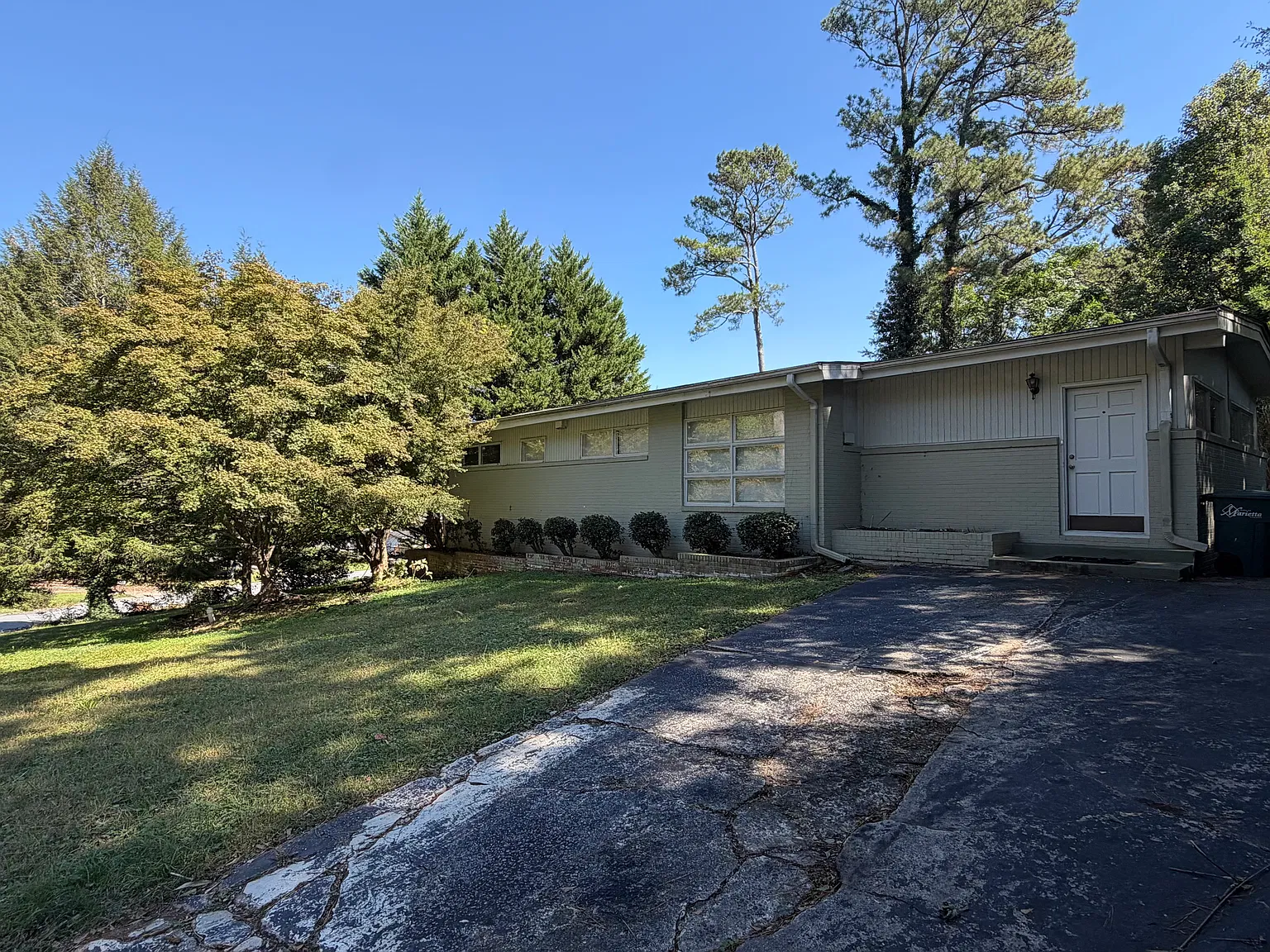 1094 Baker Ln — Photo 1