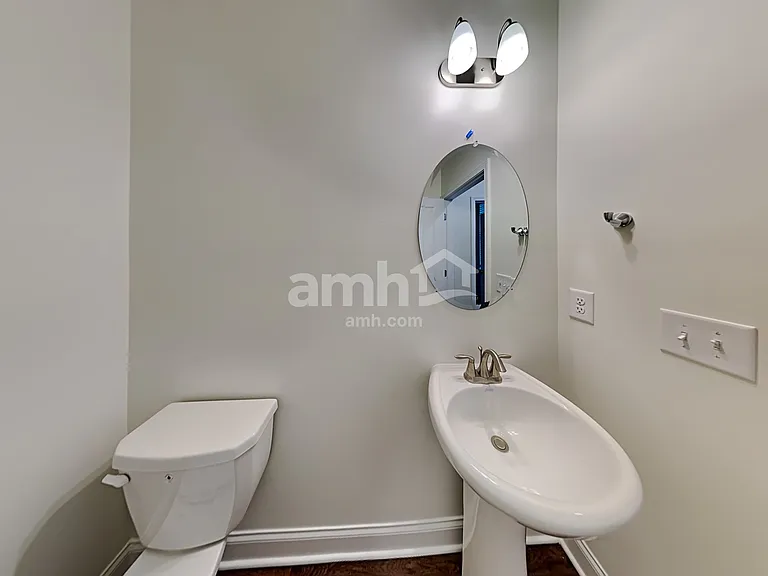704 Callan Ct — Photo 12
