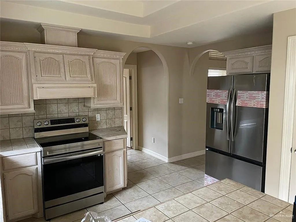 4 bed, 2.5 bath, 1885 sqft, $1,950 — Photo 3