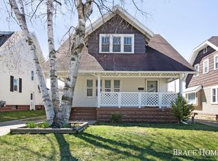 22 Elmwood St NE, Grand Rapids, MI 49505