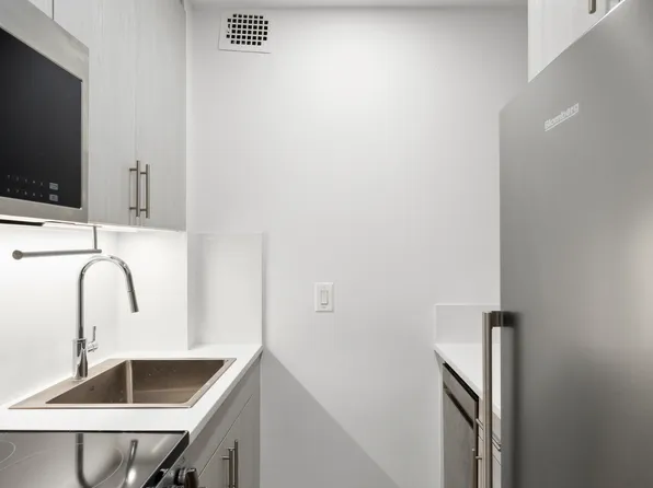 295 Park Avenue South image 4 of 17