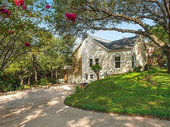 2nd image of 2932 Thousand Oaks Dr