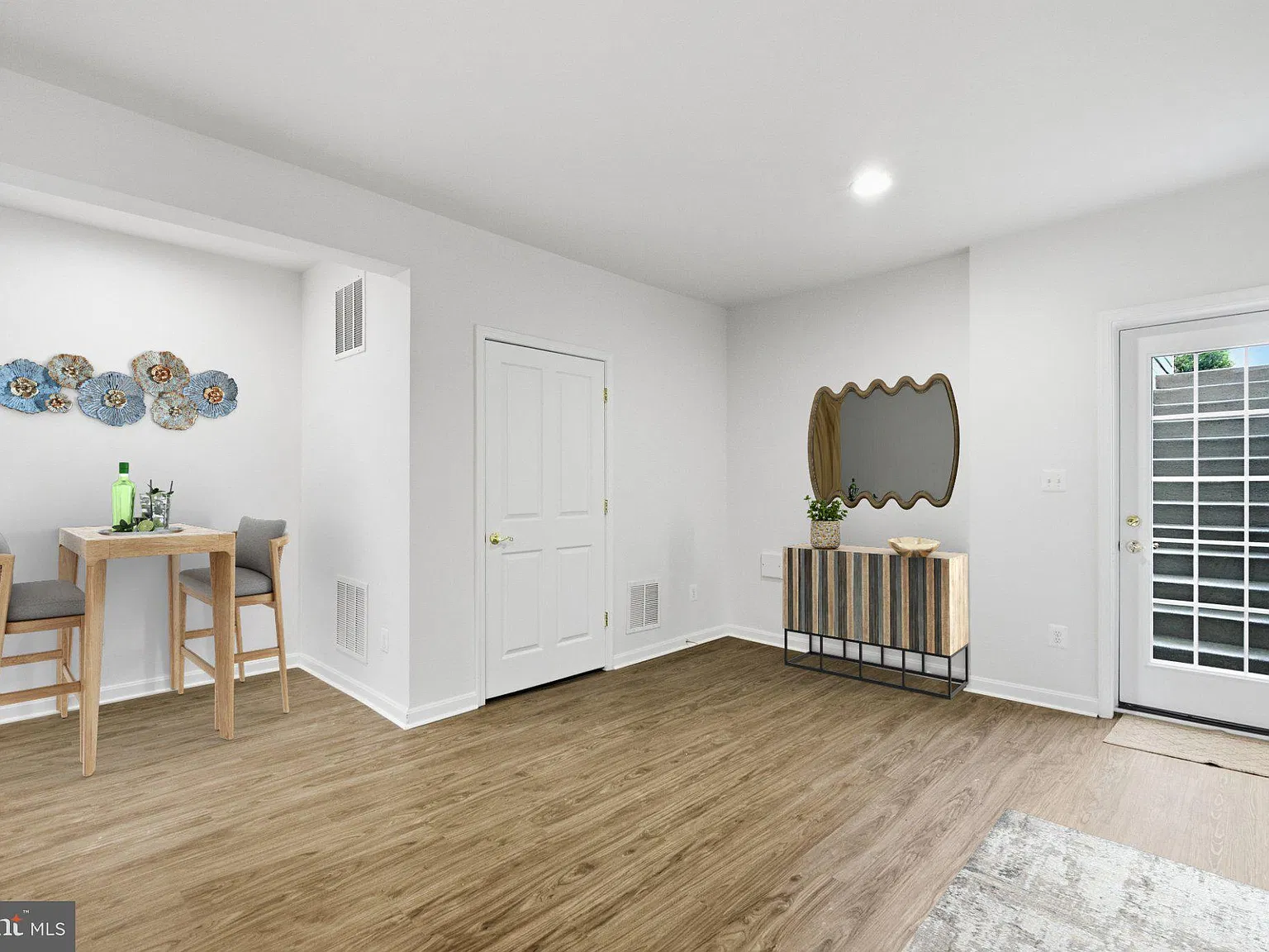 1 bed, 1.0 bath, 931 sqft, $1,900 — Photo 3
